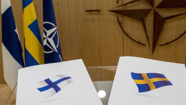 Poslanecká sněmovna vyslovila souhlas se vstupem Finska Švédska do NATO